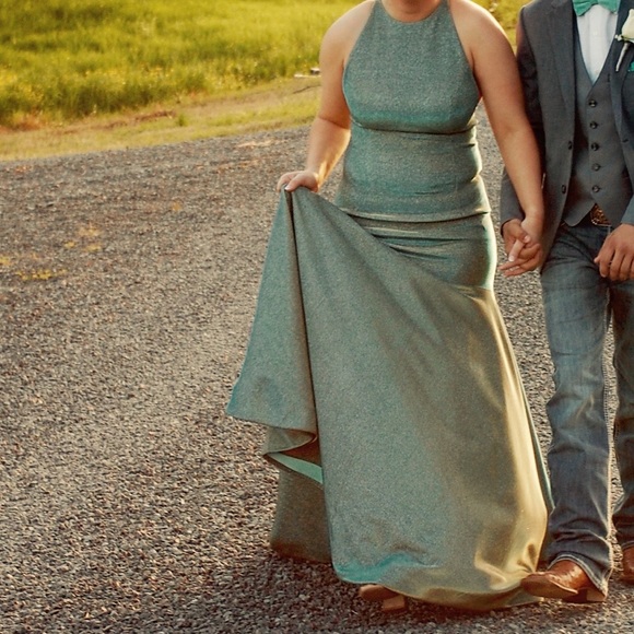 A Sherri hill prom dress, teal/gold/ sliver, size 8, comes with a bag - Picture 3 of 3